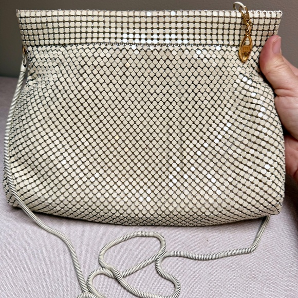 Vintage 1970s Whiting And Davis International Ivory Mesh Shoulder Bag - Picture 3 of 13